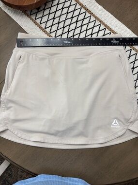 Reebok Women's Beige Athletic Skort with Zip Pockets
